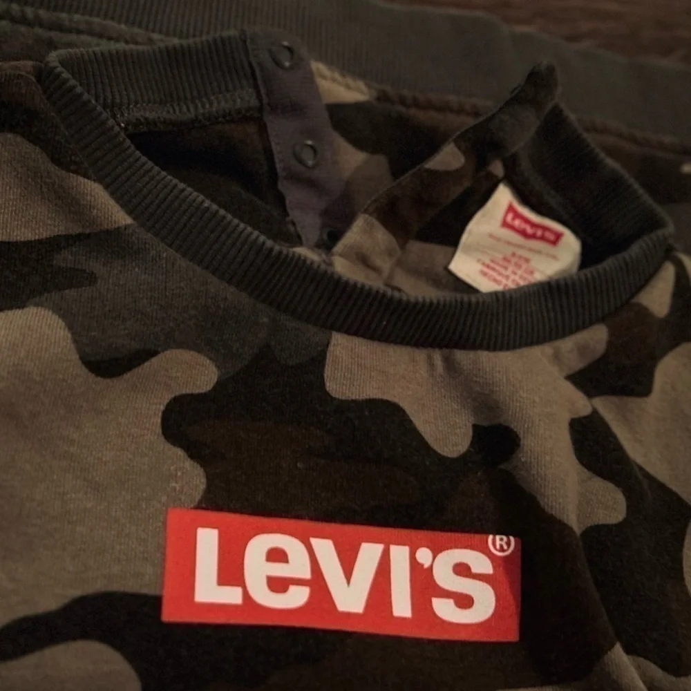 Levi’s camo sweatsuit, 24 months